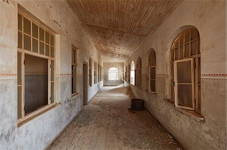 Corridor in an abandoned building. Stock Photo - Premium Royalty-Free, Code: 6118-09018156