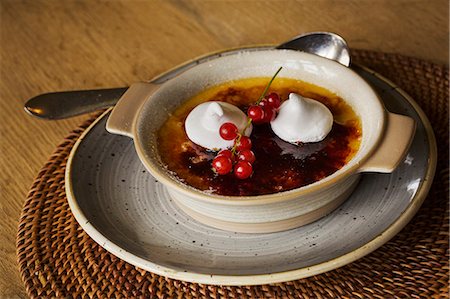 simsearch:6118-08947769,k - Close up of a dish of Creme Brulee with meringue and fresh red currants. Stock Photo - Premium Royalty-Free, Code: 6118-09018442
