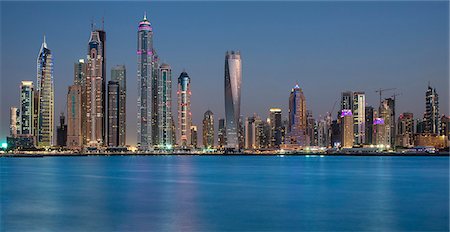simsearch:872-08082763,k - Cityscape of Dubai, United Arab Emirates, with skyscrapers lining the coastline of the Persian Gulf. Foto de stock - Sin royalties Premium, Código: 6118-09028179