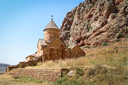 simsearch:879-09034433,k - Exterior view of Noravank monastery, a 13th-century monastery built near a gorge in Armenia. Foto de stock - Sin royalties Premium, Código: 6118-09028104