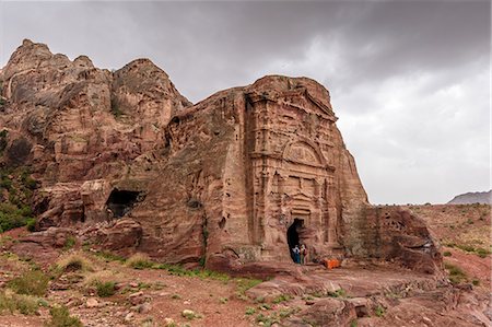 simsearch:6118-08883010,k - Exterior view of the rock-cut architecture, entrance to a tomb, Petra, Jordan. Stockbilder - Premium RF Lizenzfrei, Bildnummer: 6118-09028132