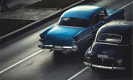 sedán - High angle shot of two classic 1950s cars driving on a road. Stock Photo - Premium Royalty-Free, Code: 6118-09039116
