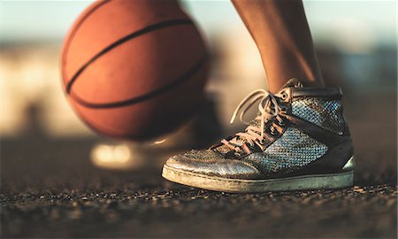 simsearch:6118-09039293,k - Close up of a basketball bouncing near a person's feet. Photographie de stock - Premium Libres de Droits, Code: 6118-09039301