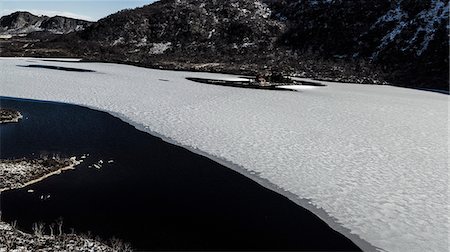 simsearch:6118-09039325,k - Aerial view of an ice floe in a fjord, the Arctic scenery and conditions  in Lofoten Islands, Norway. Photographie de stock - Premium Libres de Droits, Code: 6118-09039315