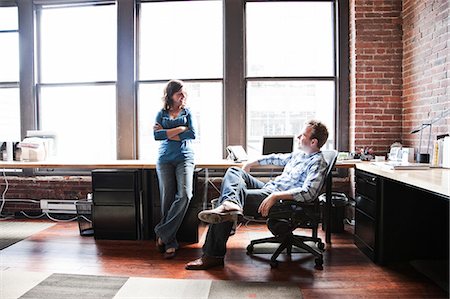 simsearch:6118-09139986,k - Caucasian woman and man meeting to discuss an issue at a creative office workstation. Foto de stock - Sin royalties Premium, Código: 6118-09140009