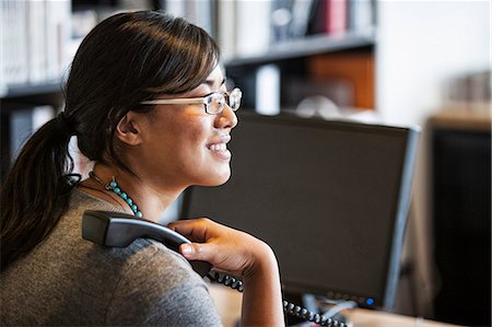 simsearch:6118-09139986,k - Asian woman working at her desk in a creative office. Foto de stock - Sin royalties Premium, Código: 6118-09140014