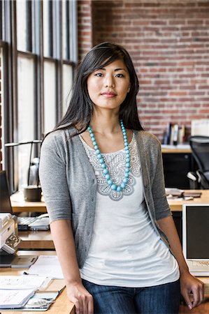 simsearch:6118-09139986,k - Asian woman at her creative office work station. Foto de stock - Sin royalties Premium, Código: 6118-09140030