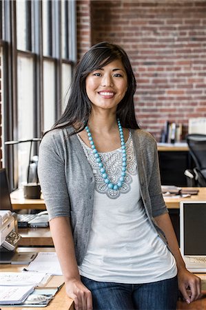 simsearch:6118-09139986,k - Asian woman at her creative office work station. Foto de stock - Sin royalties Premium, Código: 6118-09140031