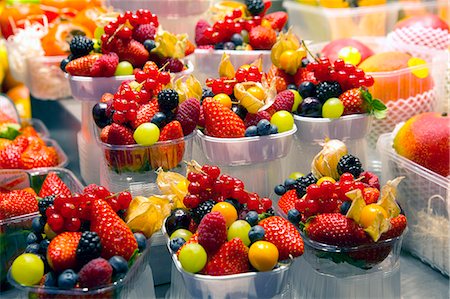 simsearch:6118-08947769,k - High angle close up of plastic punnets with a selection of summer fruits including strawberries, redcurrants, blueberries and grapes. Stock Photo - Premium Royalty-Free, Code: 6118-09144853