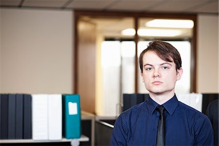 simsearch:6118-09147986,k - A young hip Caucasian businessman in a shirt and tie. Fotografie stock - Premium Royalty-Free, Codice: 6118-09147977