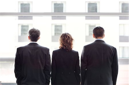 simsearch:6118-09173536,k - Rear view of group of three business people looking out the window of a conference centre lobby. Stockbilder - Premium RF Lizenzfrei, Bildnummer: 6118-09173522