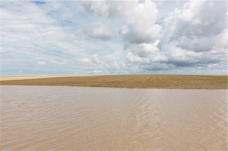 saskatchewan - Flooded farmland and overcast sky Foto de stock - Royalty Free Premium, Número: 6118-09173777