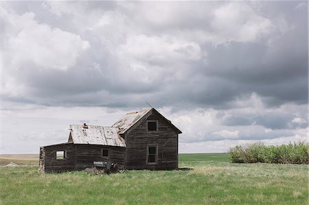 simsearch:6118-09173815,k - Abandoned farmhouse on prairie, Saskatchewan, Canada. Foto de stock - Sin royalties Premium, Código: 6118-09173780