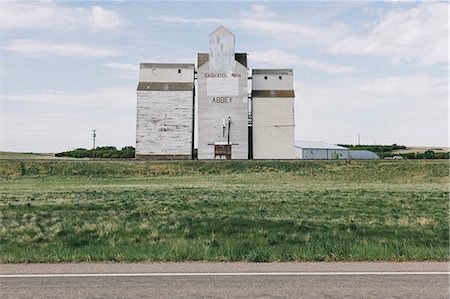 Grain elevators, near Abbey, Saskatchewan, Canada. Stock Photo - Premium Royalty-Free, Code: 6118-09173840