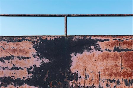 simsearch:6118-09173815,k - Close up of rusty black wall with railing. Stockbilder - Premium RF Lizenzfrei, Bildnummer: 6118-09173811