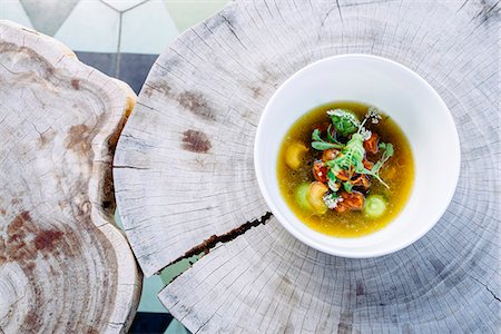 food close up - Prawn avocado and cucumber soup with fresh flowers Stock Photo - Premium Royalty-Free, Code: 6118-09174495