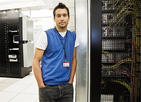 simsearch:6118-07440820,k - Portrait of a Caucasian male technician in a large server room. Foto de stock - Sin royalties Premium, Código: 6118-09129363