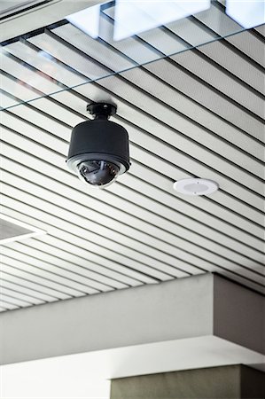 simsearch:600-05973297,k - Security camera in a lobby area of a new building. Photographie de stock - Premium Libres de Droits, Code: 6118-09129573