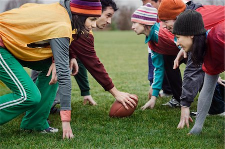 simsearch:6128-08766894,k - Two teams of friends lined up to play against one another in a game of non-contact flag football. Foto de stock - Sin royalties Premium, Código: 6118-09130041