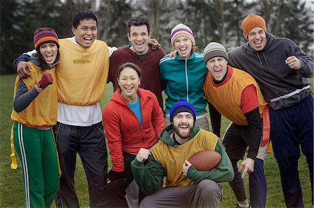 simsearch:832-03640620,k - Mixed race team portrait of a group of friends playing American Flag Football Foto de stock - Royalty Free Premium, Número: 6118-09130036