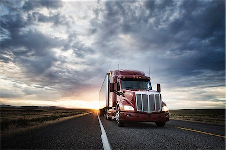 Commercial truck on the road at sunset. Stockbilder - Premium RF Lizenzfrei, Bildnummer: 6118-09139462