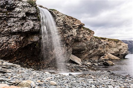 simsearch:6119-07443690,k - Slow shutter speed capture of a waterfall at Ramah, Labrador, Canada, North America Foto de stock - Sin royalties Premium, Código: 6119-07443687