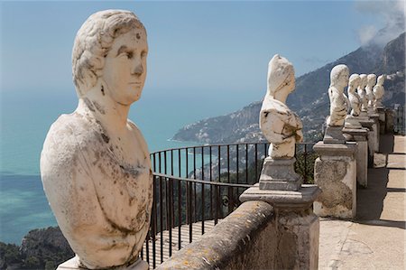 ravello - Statues on Belvedere of Infinity at the Villa Cimbrone in Ravello, Amalfi Coast (Costiera Amalfitana), UNESCO World Heritage Site, Campania, Italy, Mediterranean, Europe Foto de stock - Sin royalties Premium, Código: 6119-07443772
