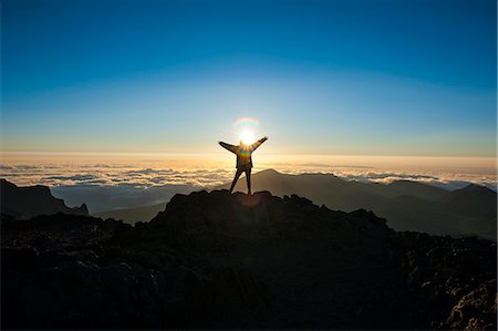 Tourists in backlight waiting for sunset, Haleakala National Park, Maui, Hawaii, United States of America, Pacific Photographie de stock - Premium Libres de Droits, Code: 6119-07443892