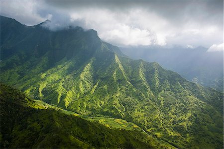 simsearch:6119-07443882,k - Aerial of the rugged interior of the island of Kauai, Hawaii, United States of America, Pacific Foto de stock - Sin royalties Premium, Código: 6119-07443804