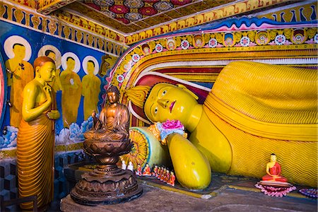 Golden reclining Buddha at Temple of the Tooth (Temple of the Sacred Tooth Relic) in Kandy, UNESCO World Heritage  Site, Sri Lanka, Asia Stock Photo - Premium Royalty-Free, Code: 6119-07451146