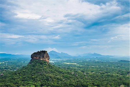 simsearch:6119-07452931,k - Sigiriya Rock Fortress, UNESCO World Heritage Site, seen from Pidurangala Rock, Sri Lanka, Asia Foto de stock - Sin royalties Premium, Código: 6119-07451184