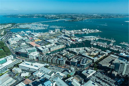 Aerial view of the city of Auckland from the Sky Tower, Auckland, North Island, New Zealand, Pacific Foto de stock - Royalty Free Premium, Número: 6119-07451347