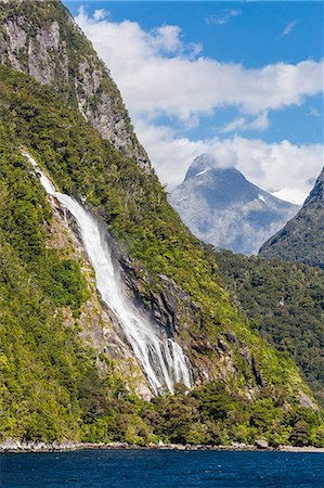 fiordland national park - Lady Bowen Waterfall in Milford Sound, Fiordland National Park, UNESCO World Heritage Site, South Island, New Zealand, Pacific Foto de stock - Sin royalties Premium, Código: 6119-07451357