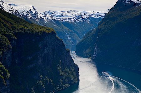 fiordo - Cruise Boat on Fjord, Geiranger, Geiranger Fjord, UNESCO World Heritage Site, More og Romsdal, Norway, Scandinavia, Europe Foto de stock - Sin royalties Premium, Código: 6119-07451539