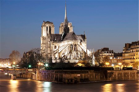 simsearch:6108-08841764,k - Notre Dame cathedral and River Seine at night, Paris, Ile de France, France, Europe Stock Photo - Premium Royalty-Free, Code: 6119-07451859