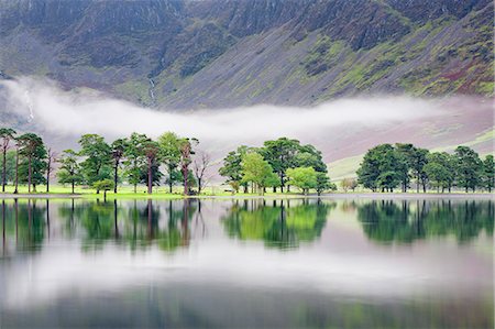 Early morning fog on Lake Buttermere, Lake District National Park, Cumbria, England, United Kingdom, Europe Foto de stock - Sin royalties Premium, Código: 6119-07451809