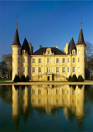 Chateau Pichon Longueville, Medoc, Gironde, France Foto de stock - Sin royalties Premium, Código: 6119-07452261