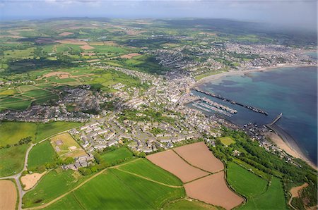 Aerial shot of Newlyn Fishing harbour near Penzance, Cornwall, England, United Kingdom, Europe Foto de stock - Sin royalties Premium, Código: 6119-07452204