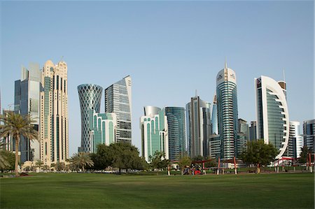 simsearch:6119-07735109,k - Futuristic skyscrapers downtown in Doha, Qatar, Middle East Foto de stock - Sin royalties Premium, Código: 6119-07452730