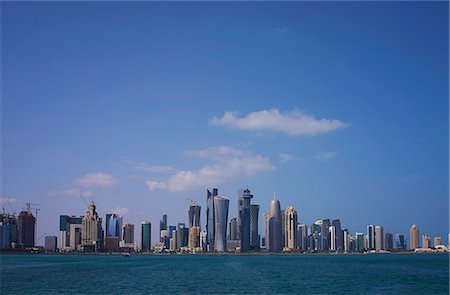 simsearch:6119-07452742,k - Futuristic skyscrapers downtown in Doha, Qatar, Middle East Foto de stock - Sin royalties Premium, Código: 6119-07452737