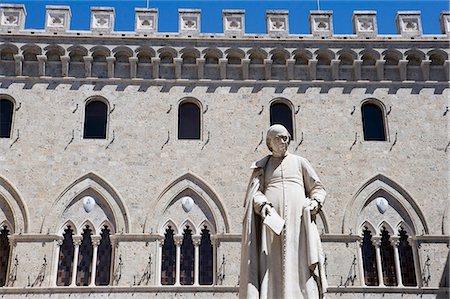 statues in siena italy - Statue of Sallustio Bandini, Palazzo Salimbeni, Siena, Tuscany, Italy Foto de stock - Sin royalties Premium, Código: 6119-07452869