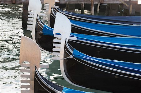 saint mark's basin - Gondolas moored in St. Mark's Basin, Venice, Veneto, Italy, Europe Stockbilder - Premium RF Lizenzfrei, Bildnummer: 6119-07452800