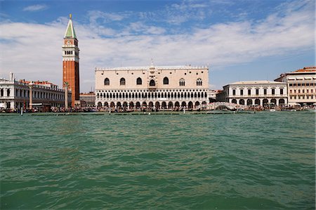 simsearch:6119-07452811,k - The Campanile and Palazzo Ducale (Doges Palace) in St Mark's Square, seen from St. Mark's Basin, Venice, UNESCO World Heritage Site, Veneto, Italy, Europe Photographie de stock - Premium Libres de Droits, Code: 6119-07452802