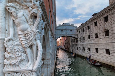 simsearch:6119-07452811,k - The Bridge of Sighs and Palazzo Ducale (Doges Palace), Venice, UNESCO World Heritage Site, Veneto, Italy, Europe Photographie de stock - Premium Libres de Droits, Code: 6119-07452805