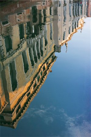 reflections - Reflection of houses in a still canal in the Dorsoduro area, Venice, UNESCO World Heritage Site, Veneto, Italy, Europe Stock Photo - Premium Royalty-Free, Code: 6119-07452811