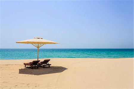 parasol - Jumeirah Beach, Dubai, United Arab Emirates, Middle East Foto de stock - Sin royalties Premium, Código: 6119-07452911