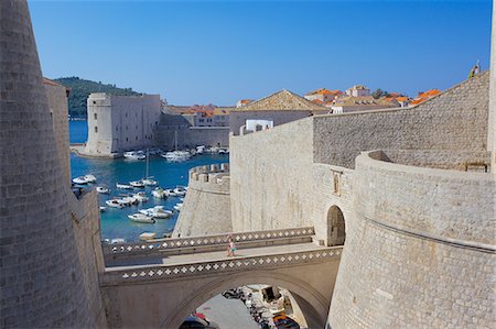 dubrovnik - Harbour and Old Town walls, UNESCO World Heritage Site, Dubrovnik, Dalmatia, Croatia, Europe Fotografie stock - Premium Royalty-Free, Codice: 6119-07453143