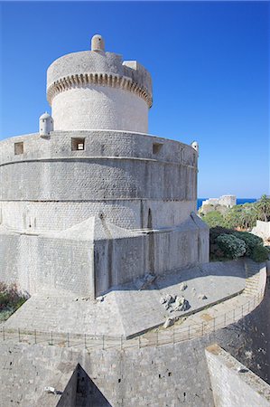 simsearch:6119-07452181,k - Minceta Fort and Old Town walls, UNESCO World Heritage Site, Dubrovnik, Dalmatia, Croatia, Europe Stock Photo - Premium Royalty-Free, Code: 6119-07453142