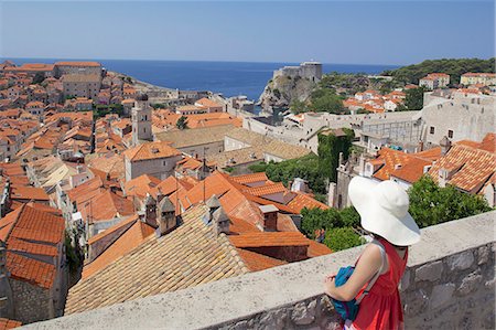 Old Town rooftops, UNESCO World Heritage Site, Dubrovnik, Dalmatian Coast, Croatia, Europe Stock Photo - Premium Royalty-Free, Code: 6119-07453148
