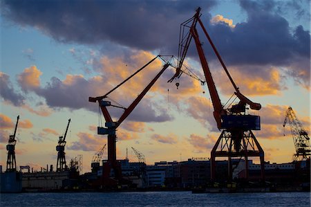 Dockyard cranes at sunset, Gothenburg, Sweden, Scandinavia, Europe Foto de stock - Sin royalties Premium, Código: 6119-07453154